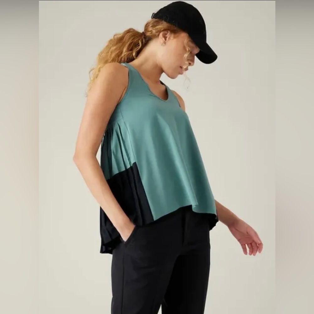 Athleta Swing Forward Pleated Tank Top Size Medium Teal/Black NWT Retail $109 - Picture 3 of 9